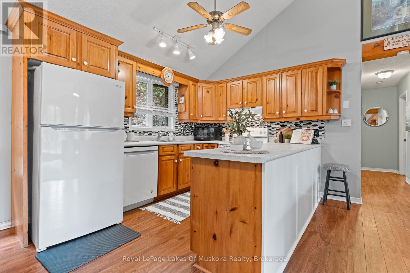 29 Ascott Lane, Huntsville, Ontario  P0B 1L0 - Photo 9 - X12443734