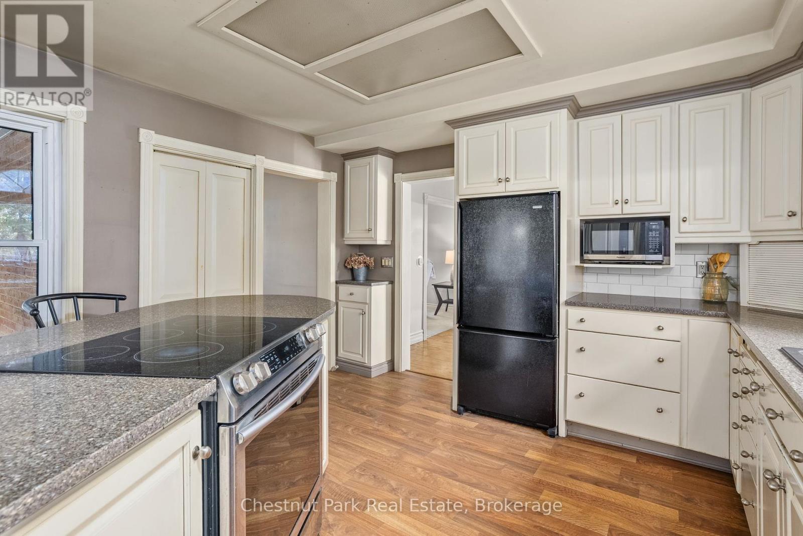 2360 60 Highway, Lake Of Bays, Ontario  P1H 2E5 - Photo 19 - X12443768