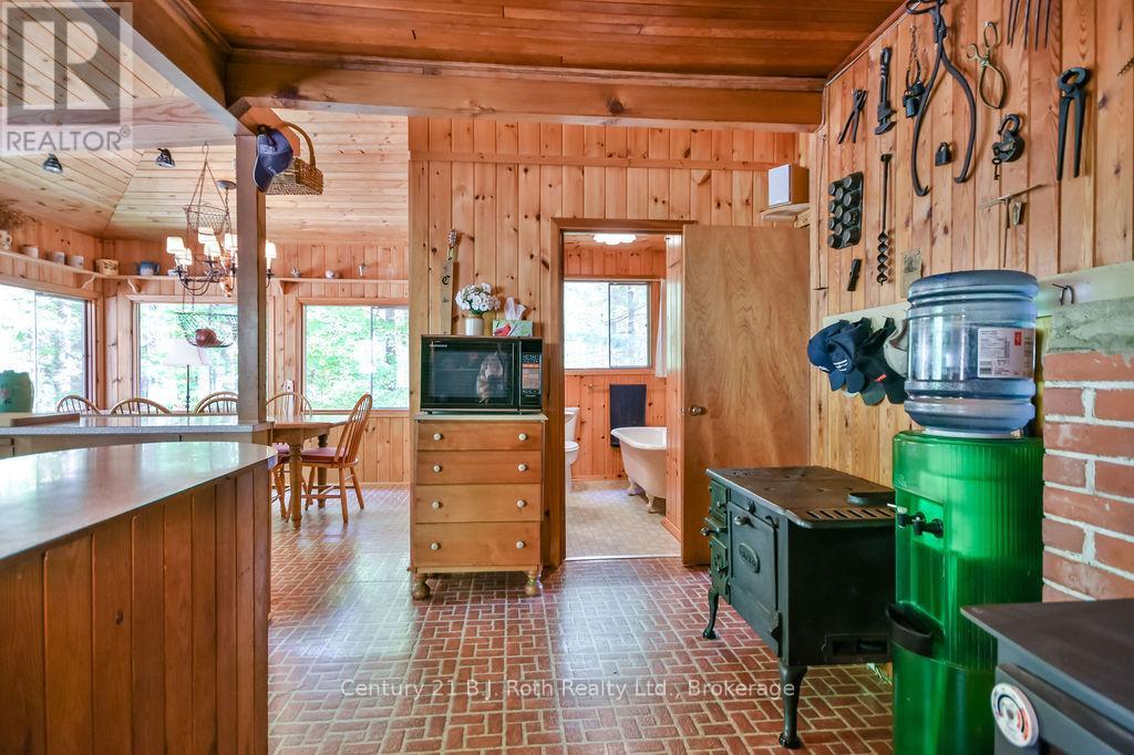 756 Browning Island, Bracebridge, Ontario  P1L 1X2 - Photo 10 - X12443779