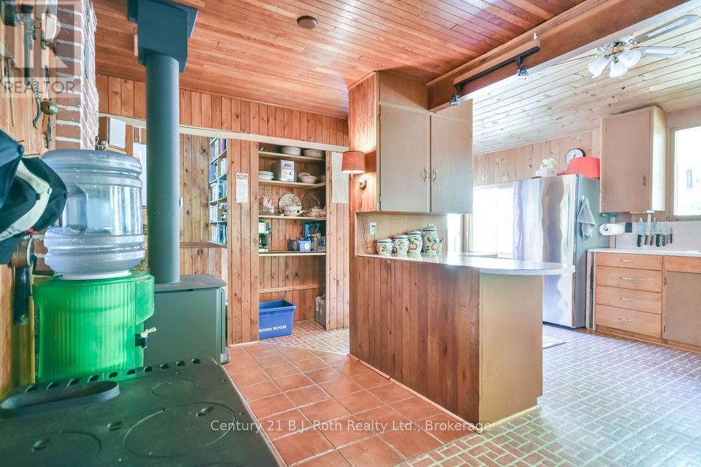 756 Browning Island, Bracebridge, Ontario  P1L 1X2 - Photo 11 - X12443779