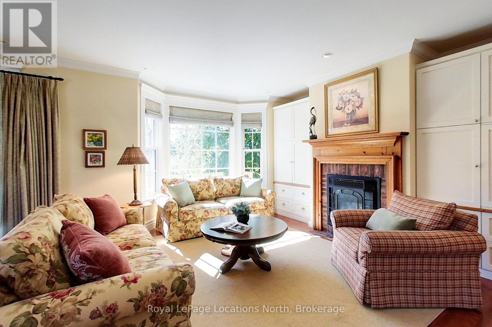 202 Snowbridge Way, Blue Mountains, Ontario  L9Y 0V1 - Photo 2 - X12443785