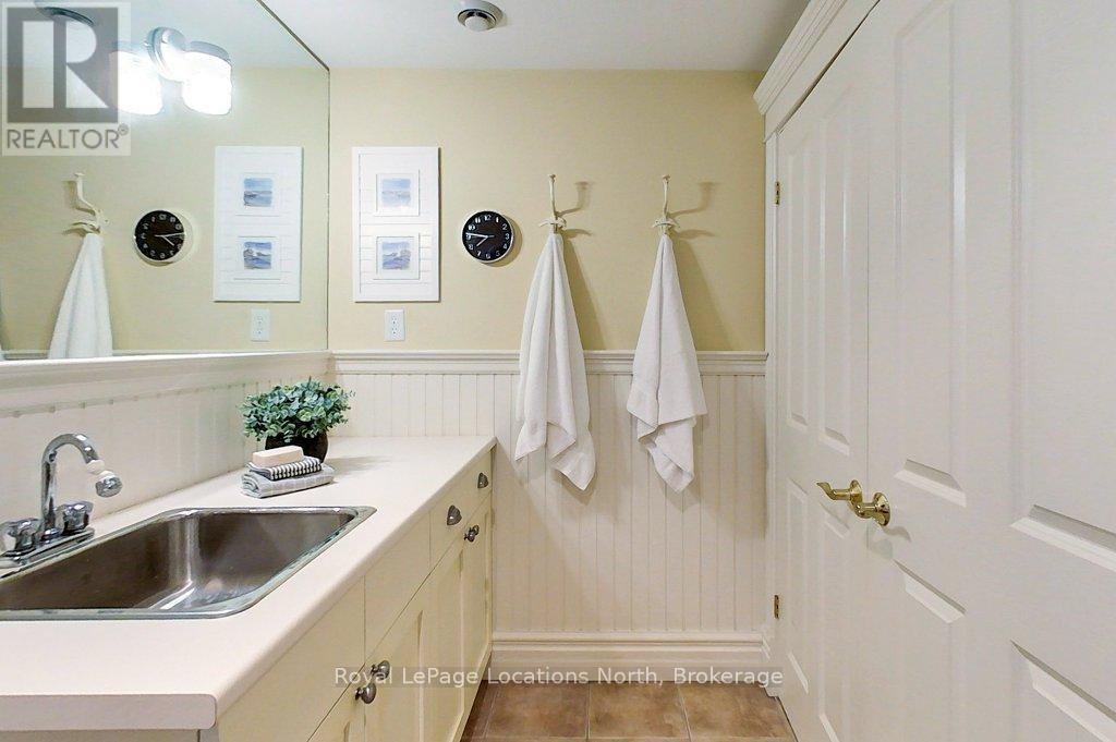 202 Snowbridge Way, Blue Mountains, Ontario  L9Y 0V1 - Photo 32 - X12443785