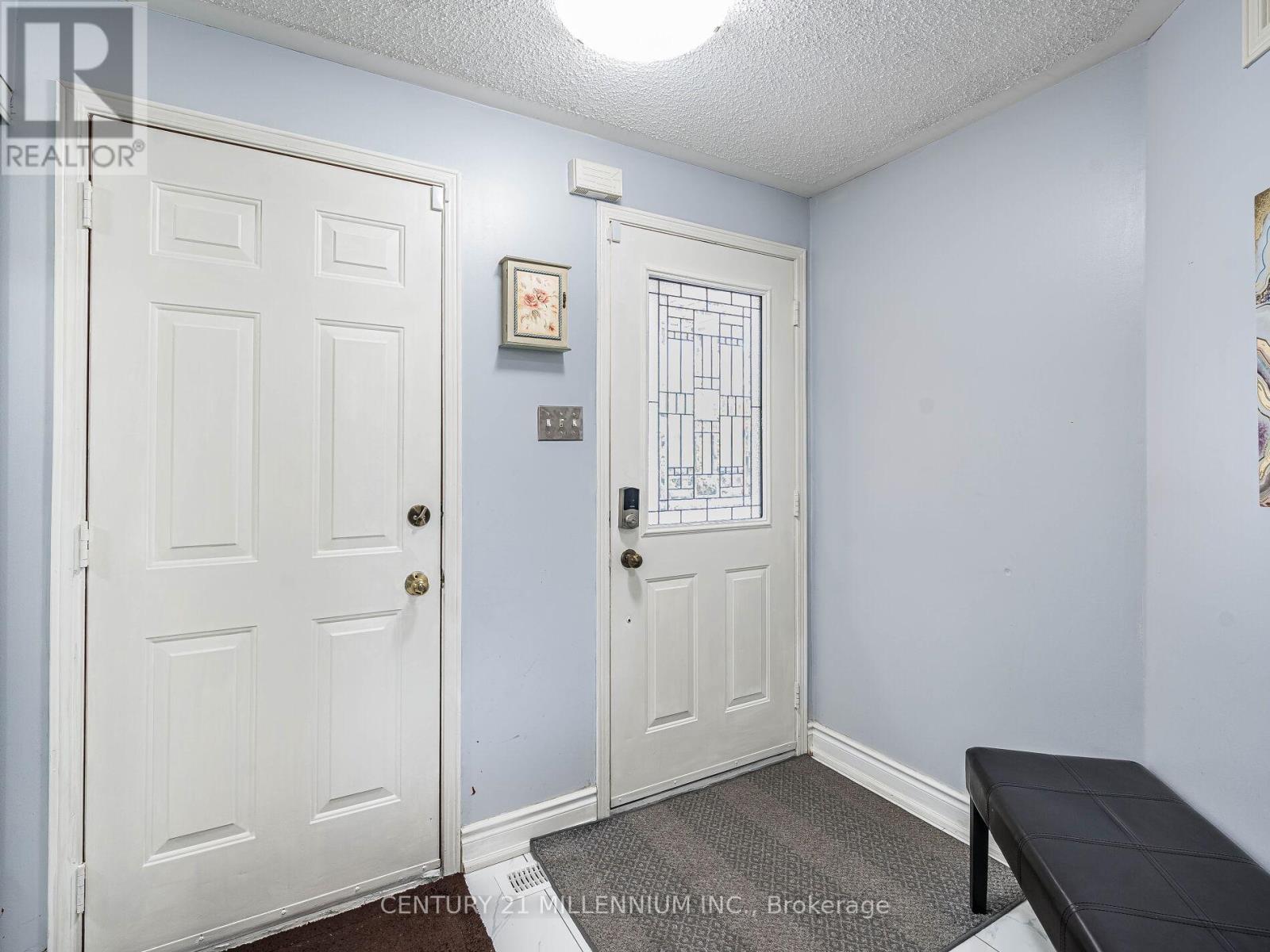 425 Elmwood Court, Oshawa, Ontario  L1G 7X8 - Photo 5 - E12430847