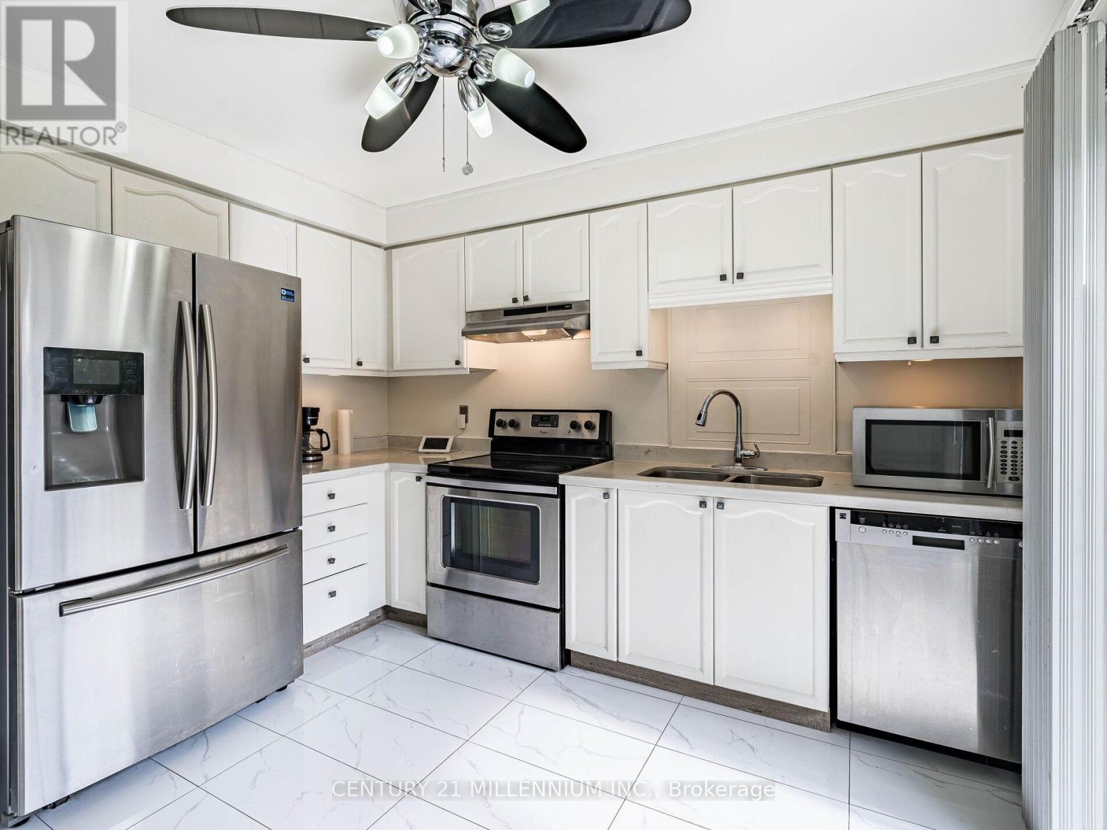 425 Elmwood Court, Oshawa, Ontario  L1G 7X8 - Photo 11 - E12430847