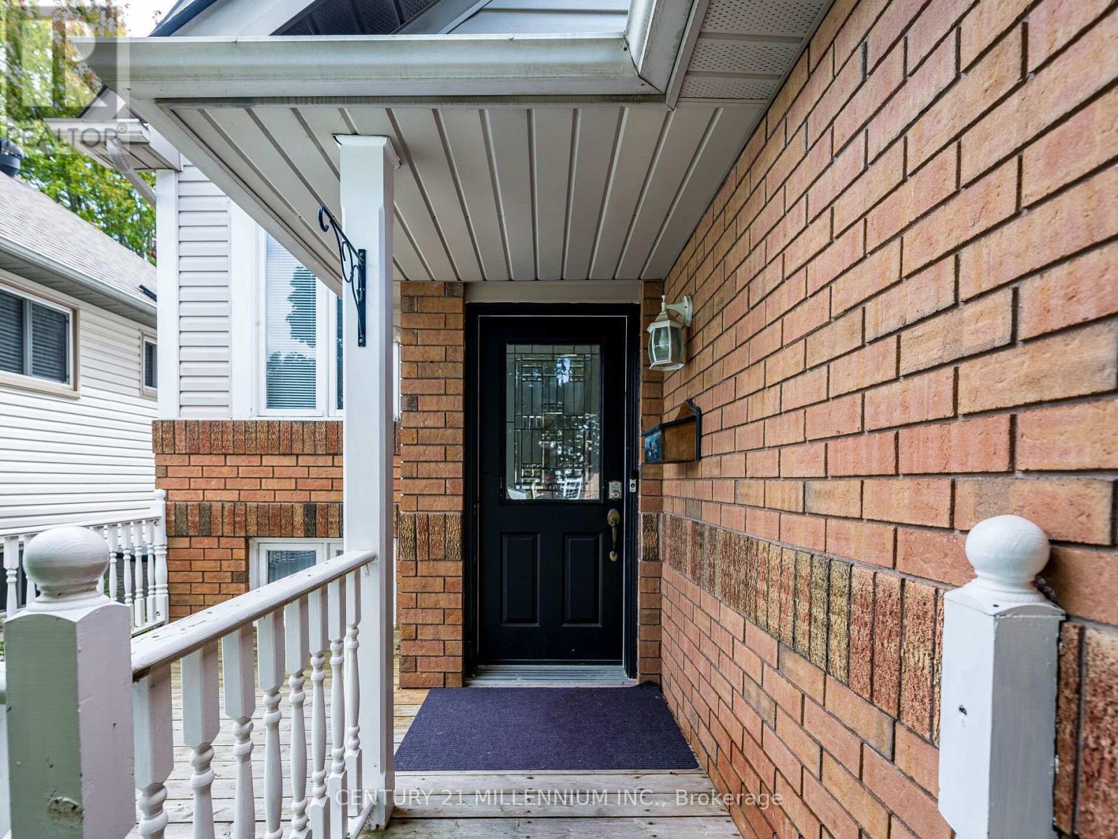 425 Elmwood Court, Oshawa, Ontario  L1G 7X8 - Photo 4 - E12430847