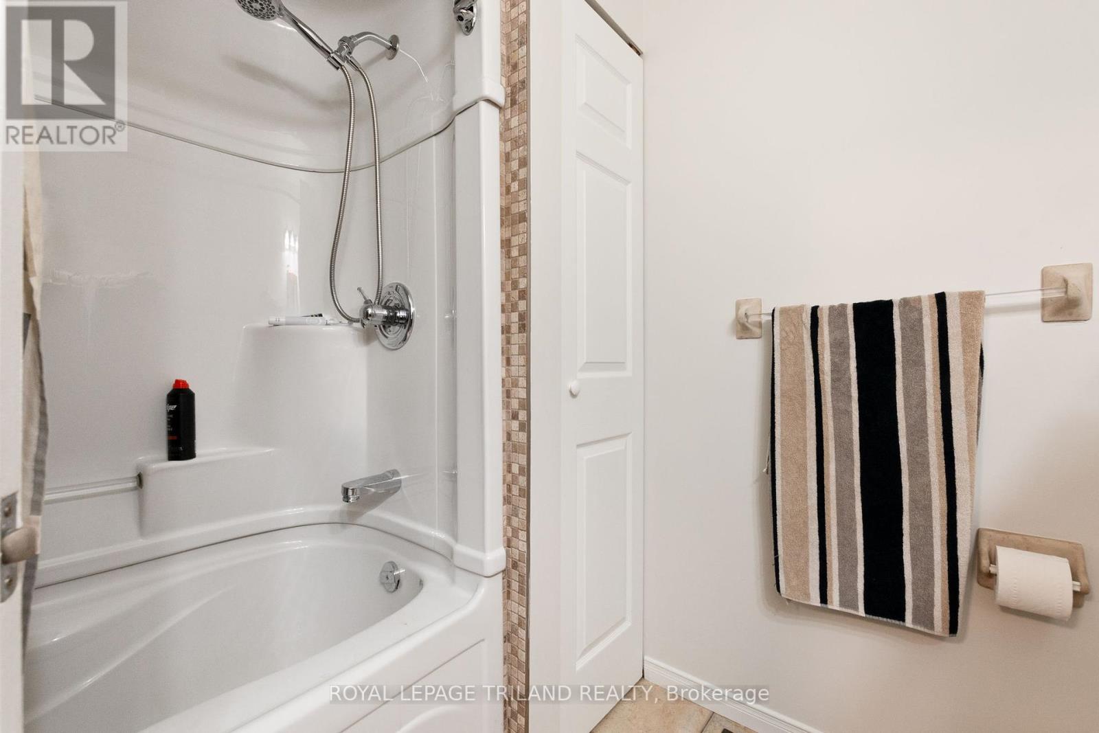 32 - 131 Bonaventure Drive, London East, Ontario  N5V 4H8 - Photo 16 - X12443746