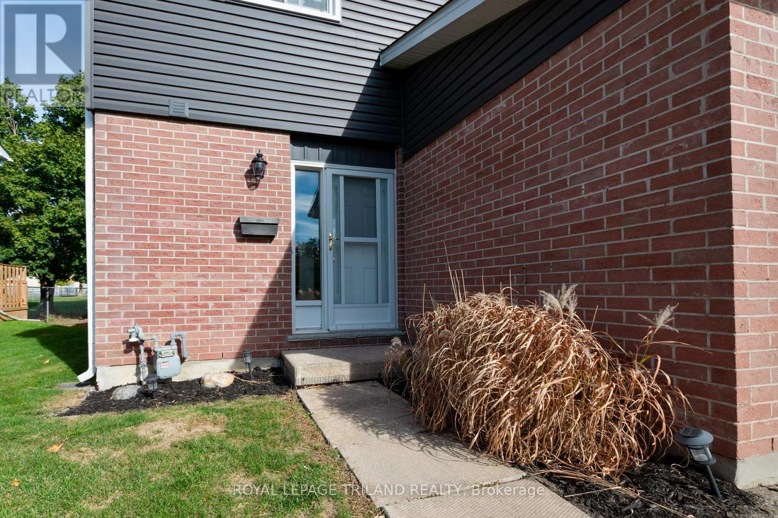 32 - 131 Bonaventure Drive, London East, Ontario  N5V 4H8 - Photo 3 - X12443746