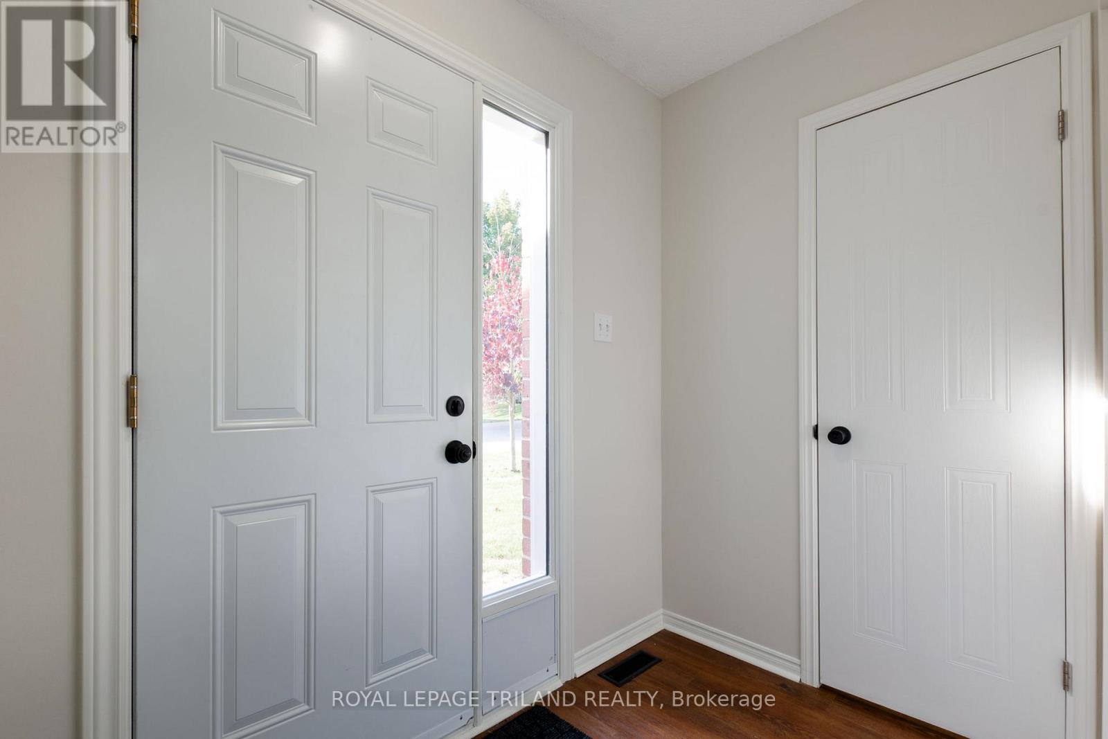 32 - 131 Bonaventure Drive, London East, Ontario  N5V 4H8 - Photo 4 - X12443746