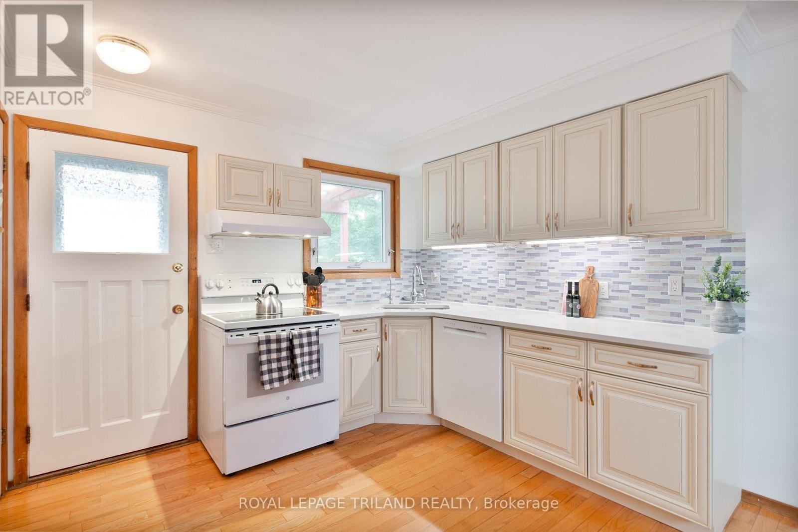 172 Wilson Avenue, St. Thomas, Ontario  N5R 3R3 - Photo 11 - X12443838