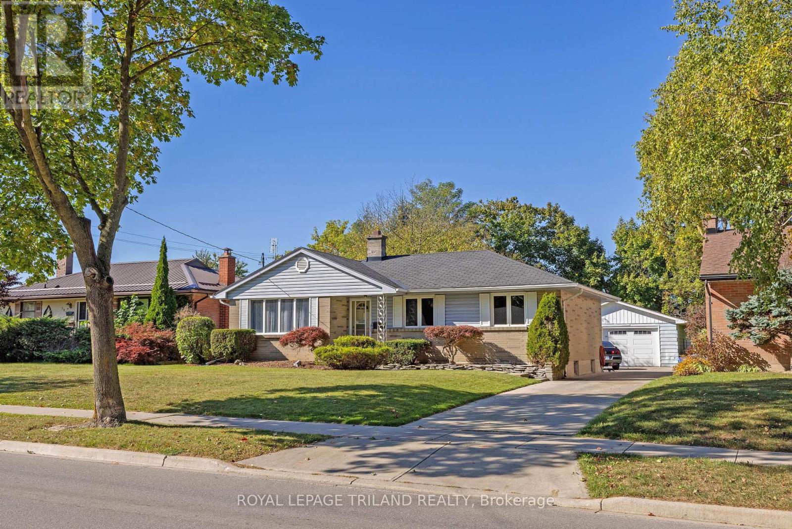 395 Beachwood Avenue, London South, Ontario  N6J 3J9 - Photo 1 - X12443843