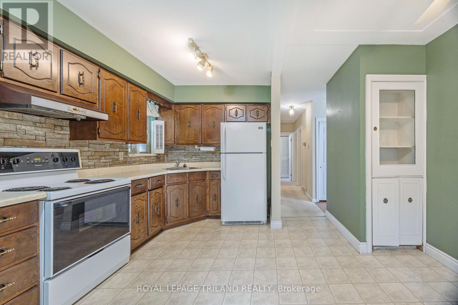 395 Beachwood Avenue, London South, Ontario  N6J 3J9 - Photo 10 - X12443843
