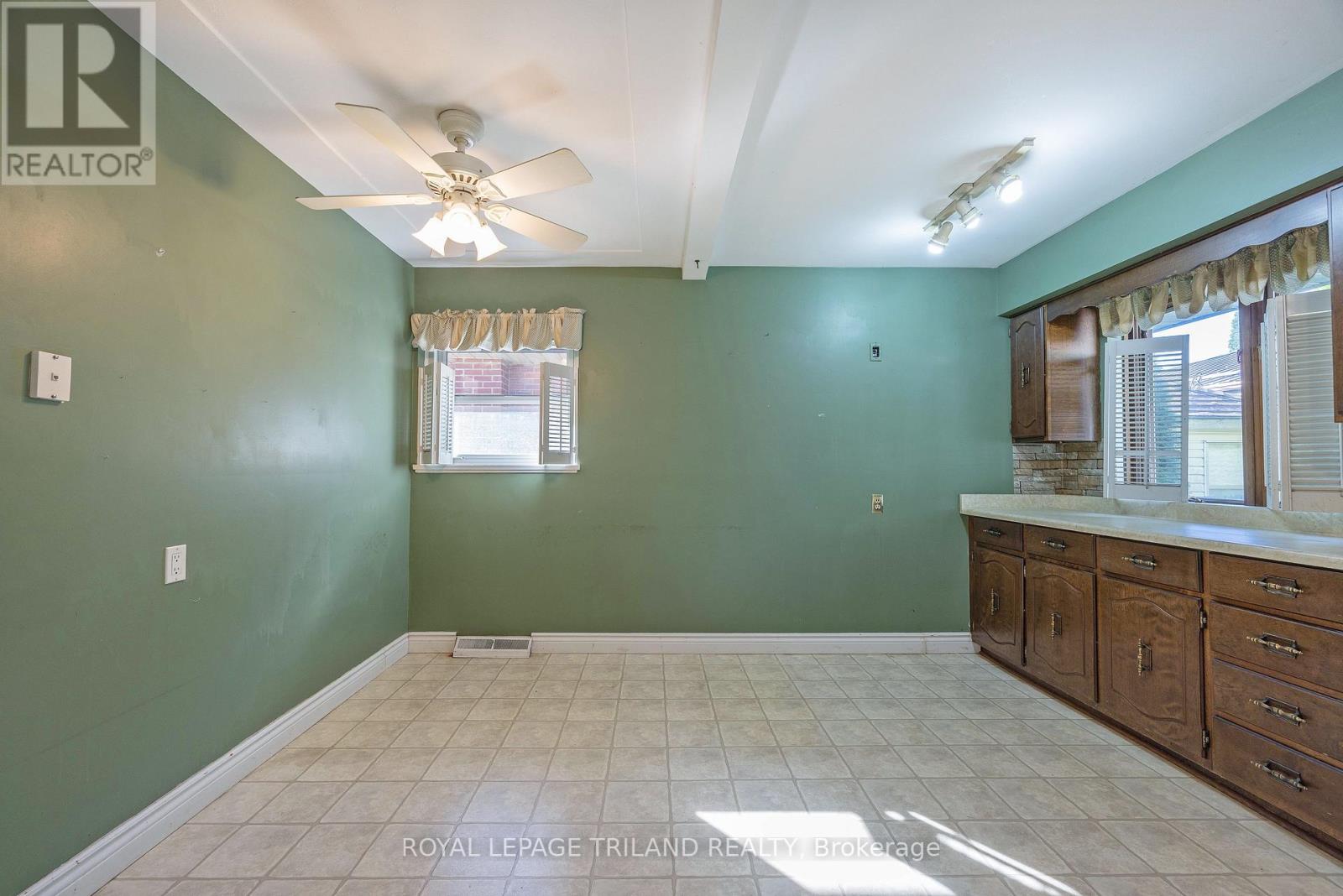 395 Beachwood Avenue, London South, Ontario  N6J 3J9 - Photo 11 - X12443843