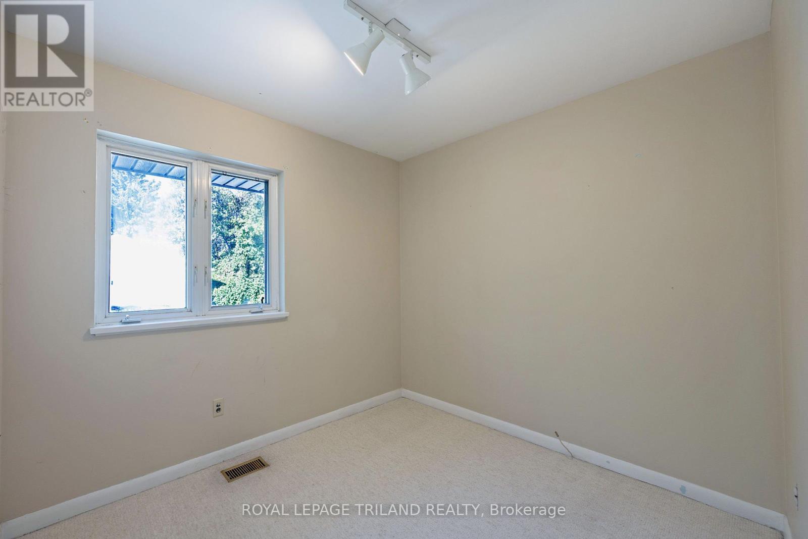 395 Beachwood Avenue, London South, Ontario  N6J 3J9 - Photo 15 - X12443843
