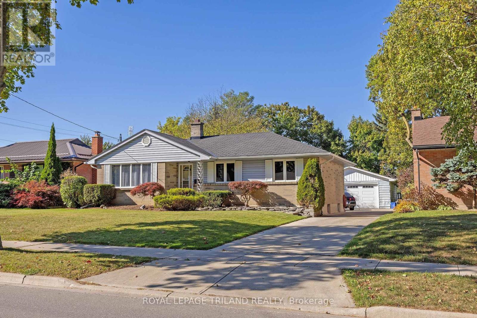 395 Beachwood Avenue, London South, Ontario  N6J 3J9 - Photo 2 - X12443843