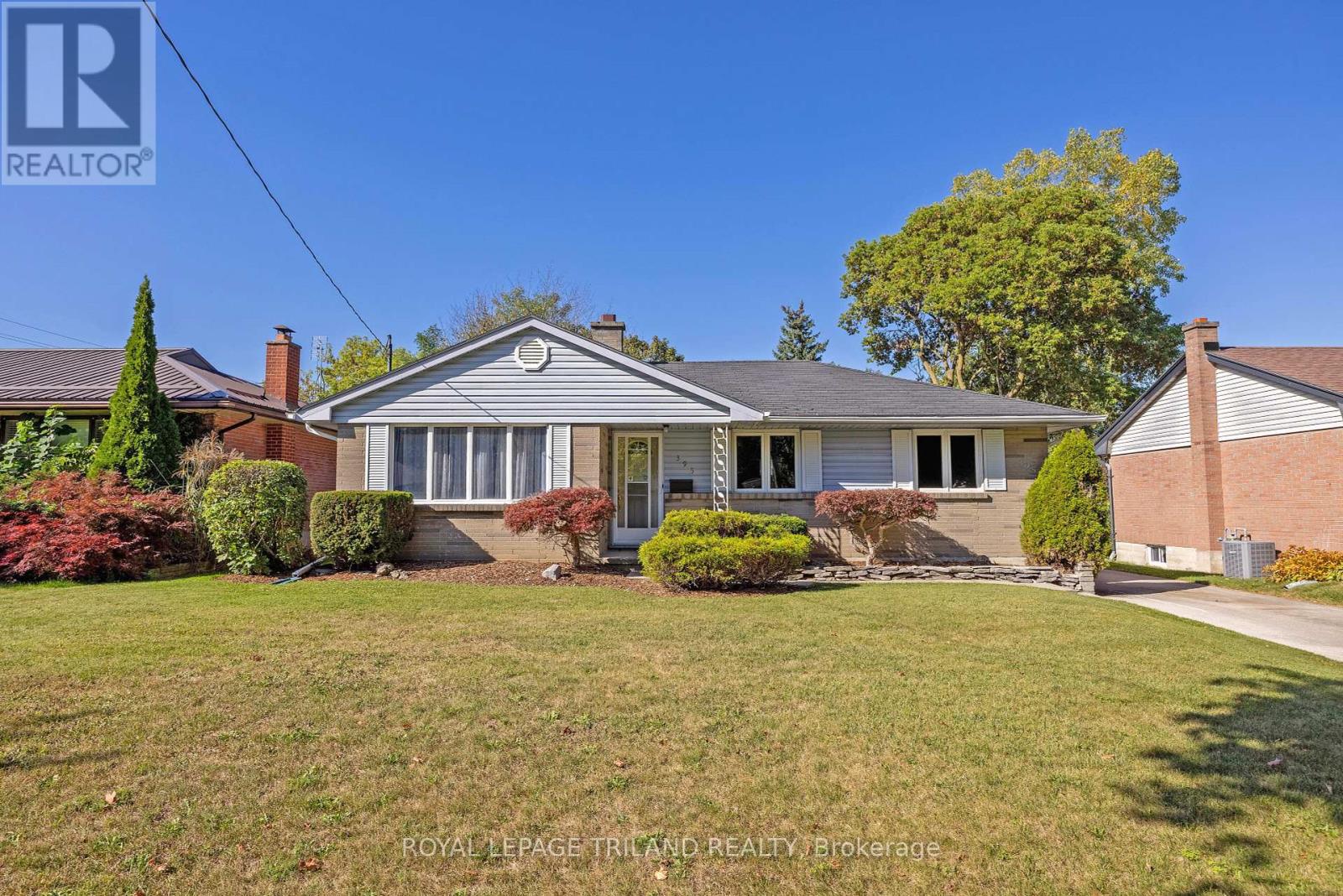 395 Beachwood Avenue, London South, Ontario  N6J 3J9 - Photo 3 - X12443843
