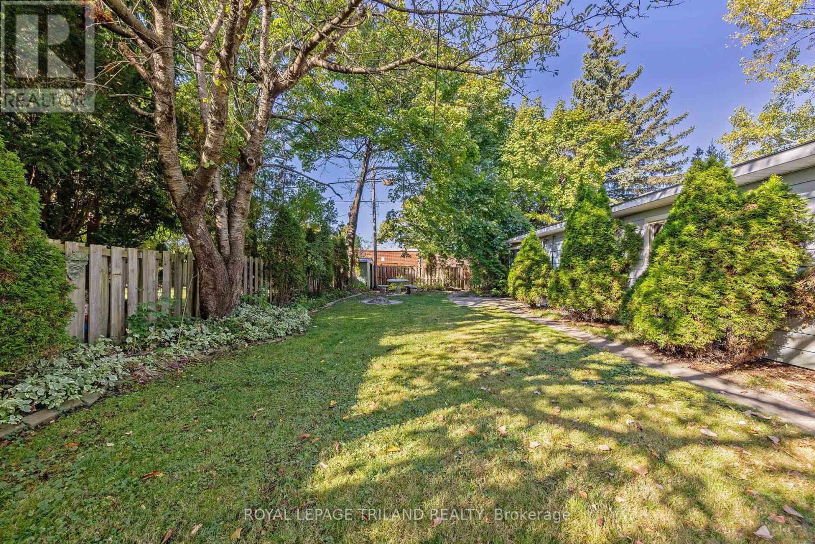 395 Beachwood Avenue, London South, Ontario  N6J 3J9 - Photo 32 - X12443843