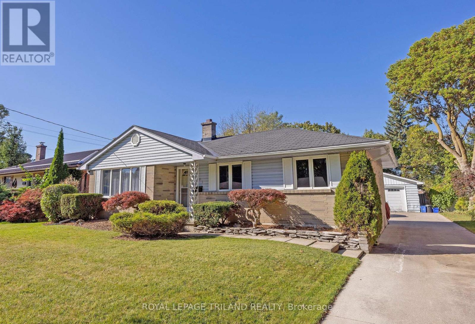 395 Beachwood Avenue, London South, Ontario  N6J 3J9 - Photo 4 - X12443843
