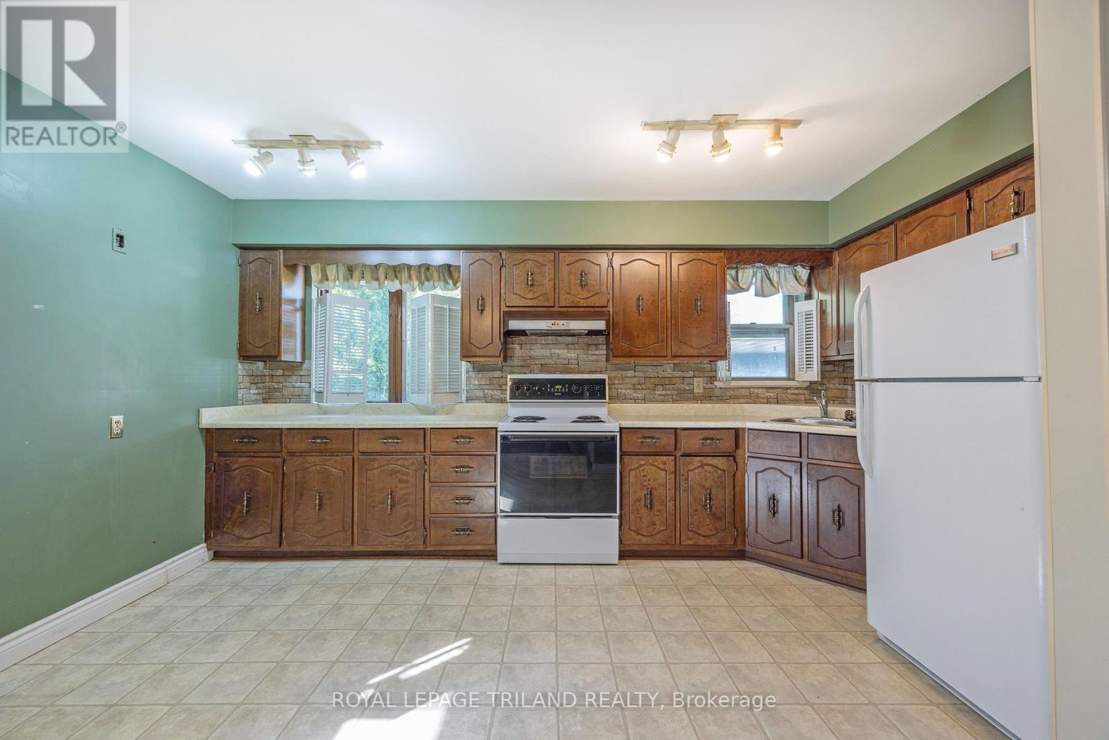 395 Beachwood Avenue, London South, Ontario  N6J 3J9 - Photo 9 - X12443843