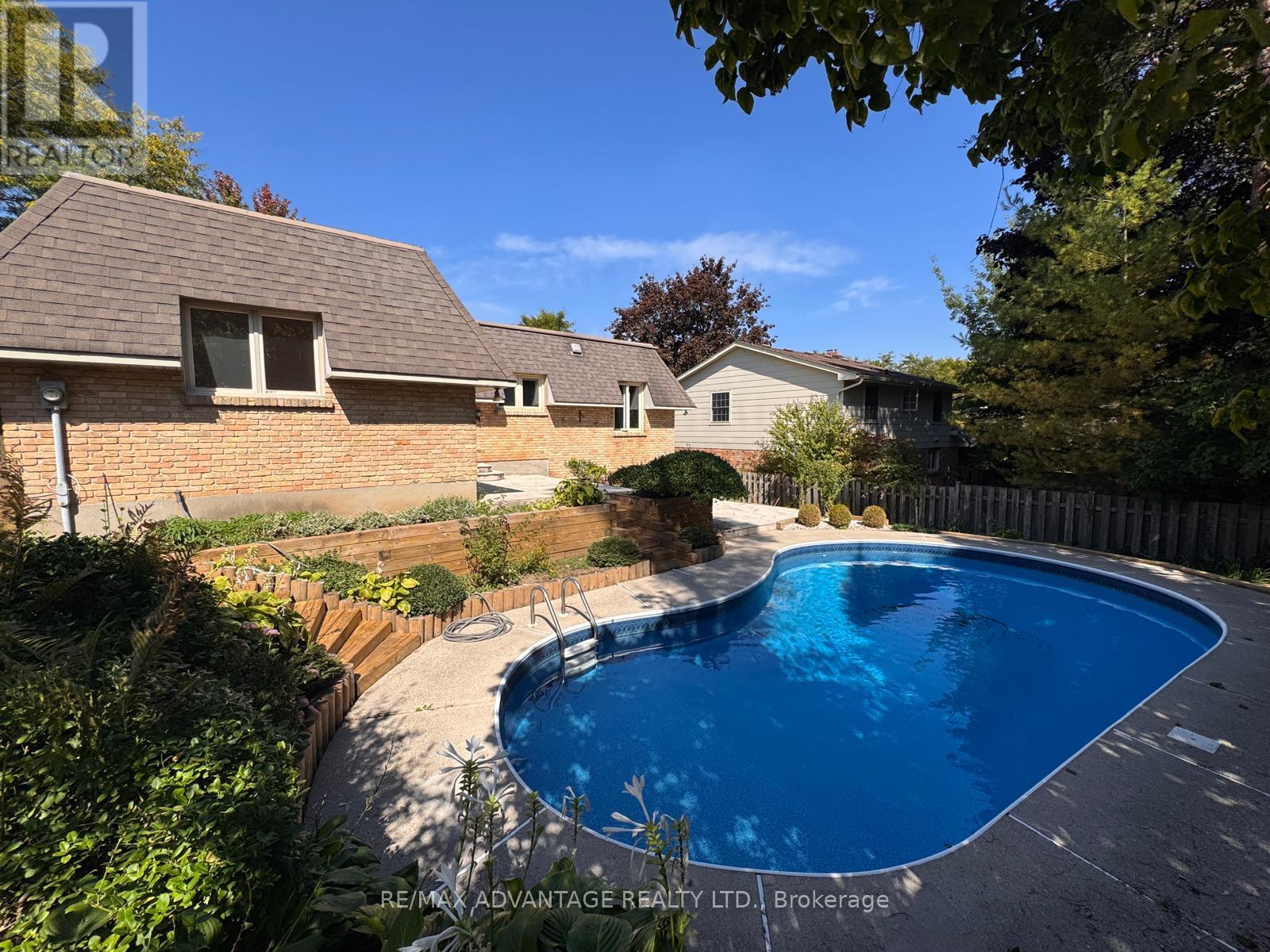19 Tanglewood Avenue, London South, Ontario  N6K 2B6 - Photo 7 - X12443896