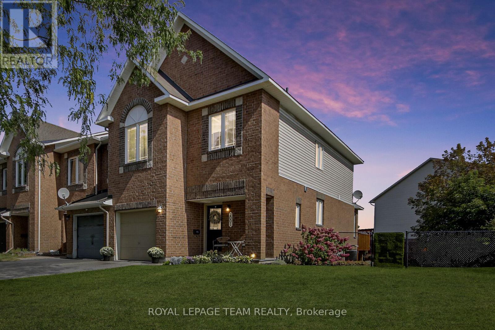 2001 Dunollie Crescent, Ottawa, Ontario  K2W 1H5 - Photo 1 - X12443745