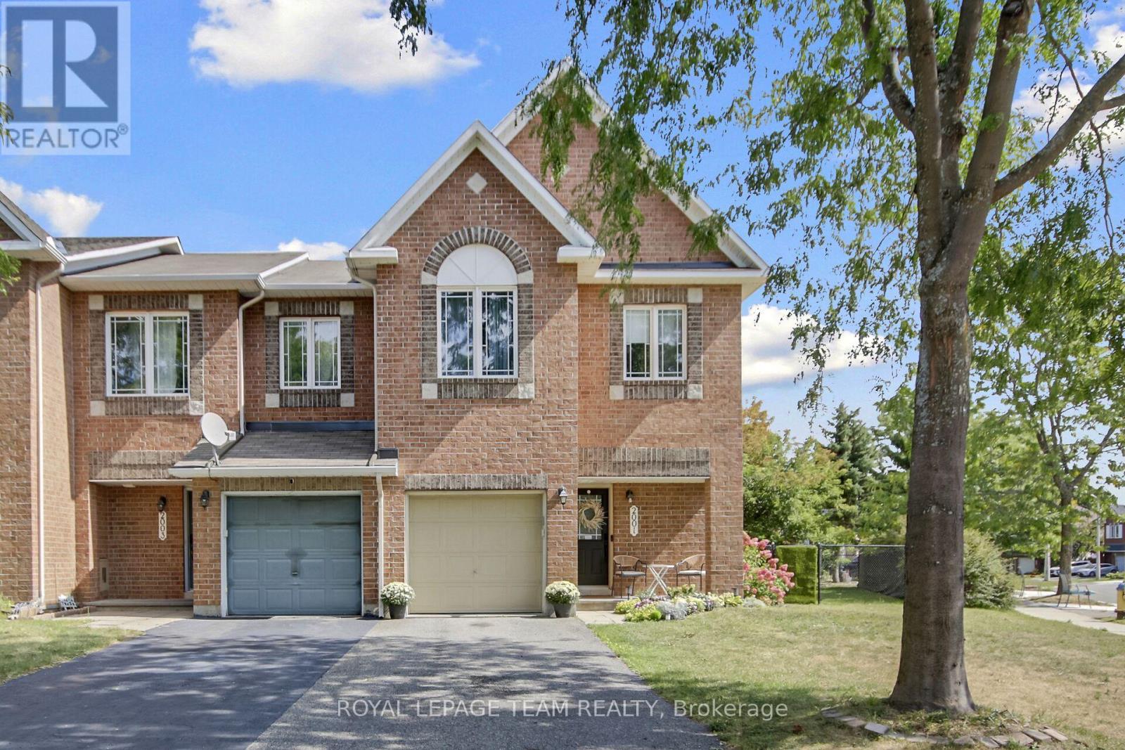 2001 Dunollie Crescent, Ottawa, Ontario  K2W 1H5 - Photo 2 - X12443745