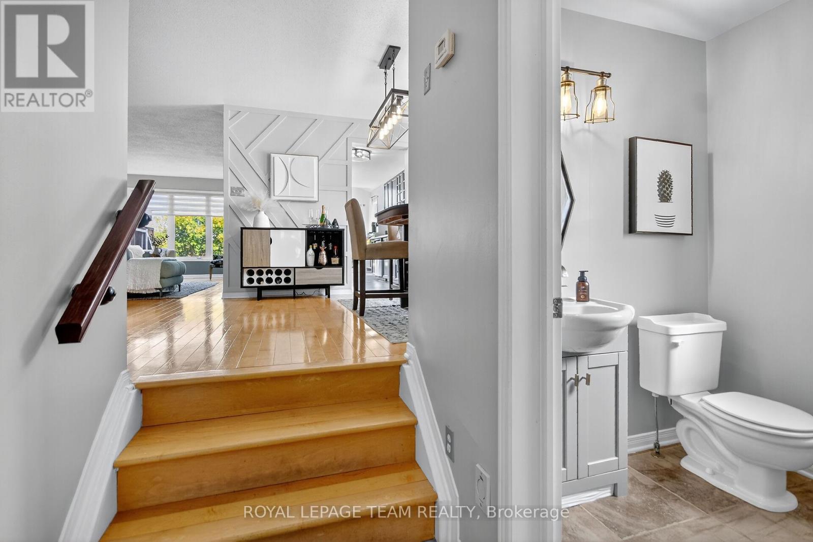 2001 Dunollie Crescent, Ottawa, Ontario  K2W 1H5 - Photo 6 - X12443745