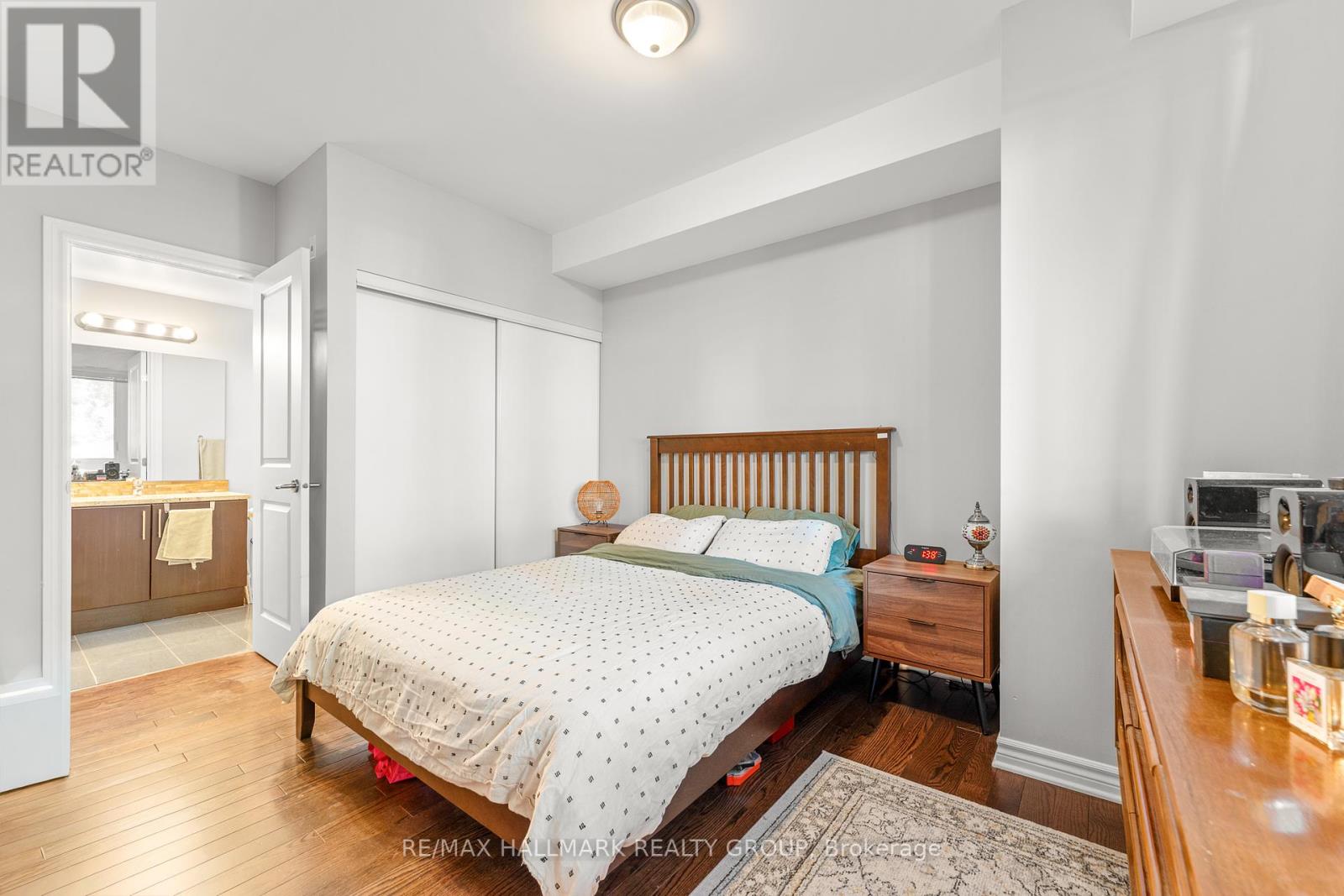 202 - 429 Kent Street, Ottawa, Ontario  K2P 1B5 - Photo 23 - X12443759