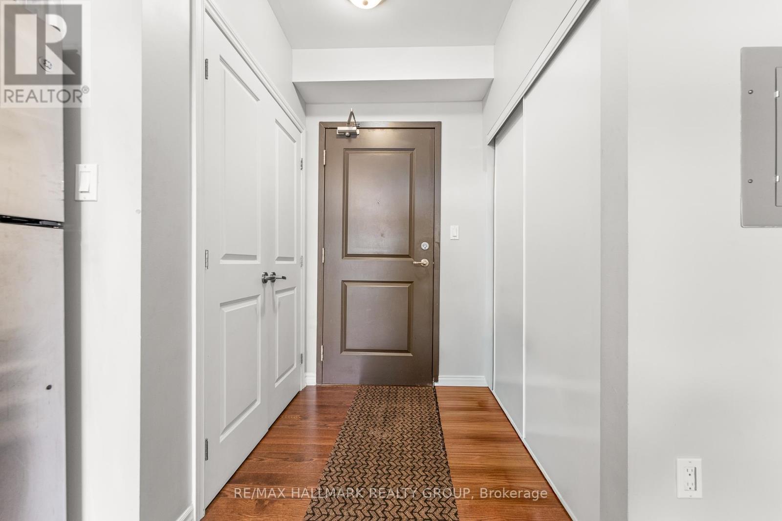 202 - 429 Kent Street, Ottawa, Ontario  K2P 1B5 - Photo 4 - X12443759