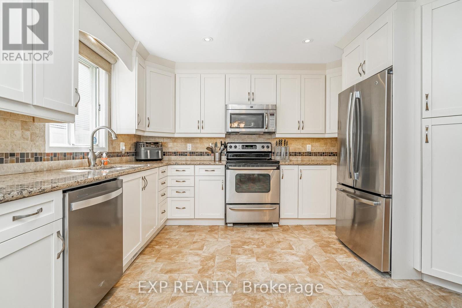 6084a Vineyard Drive, Ottawa, Ontario  K1C 2M5 - Photo 14 - X12443807