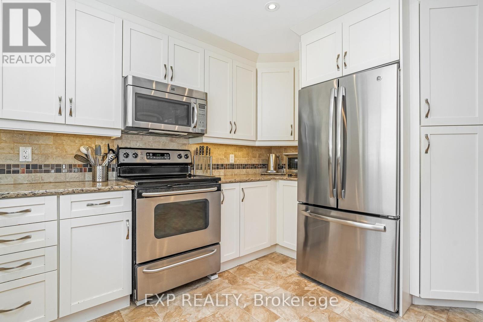 6084a Vineyard Drive, Ottawa, Ontario  K1C 2M5 - Photo 16 - X12443807