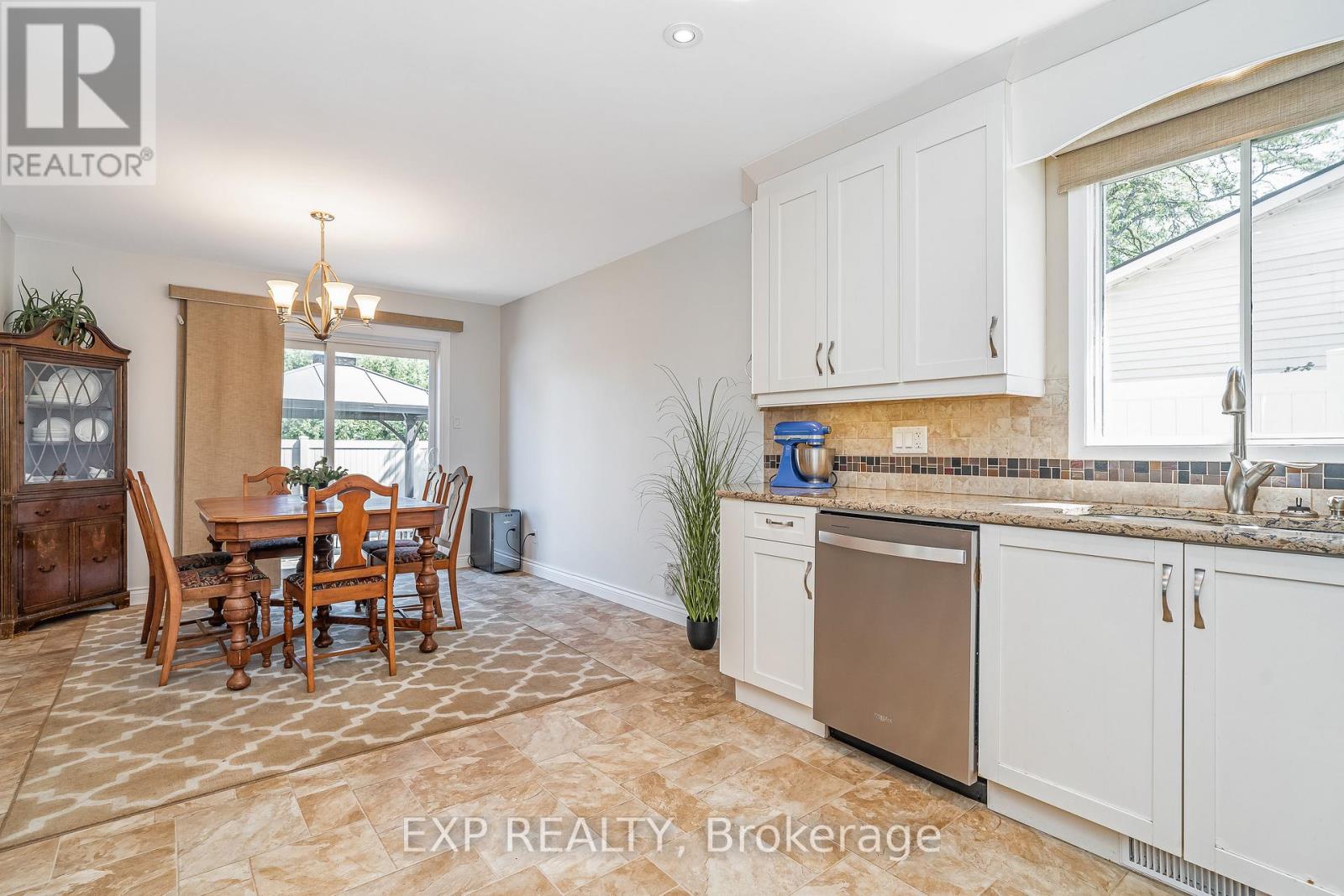6084a Vineyard Drive, Ottawa, Ontario  K1C 2M5 - Photo 18 - X12443807
