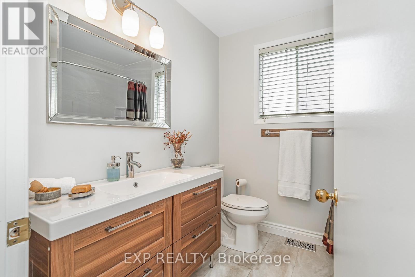 6084a Vineyard Drive, Ottawa, Ontario  K1C 2M5 - Photo 21 - X12443807
