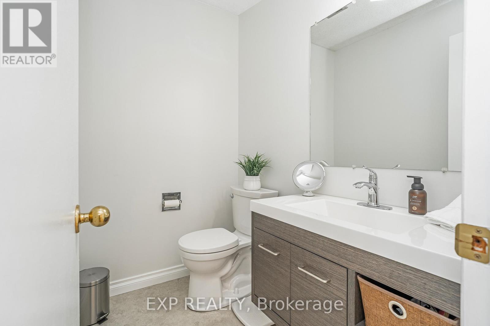 6084a Vineyard Drive, Ottawa, Ontario  K1C 2M5 - Photo 31 - X12443807