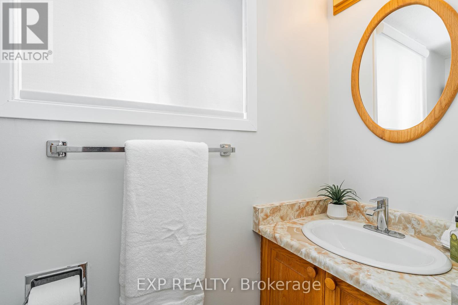 6084a Vineyard Drive, Ottawa, Ontario  K1C 2M5 - Photo 8 - X12443807