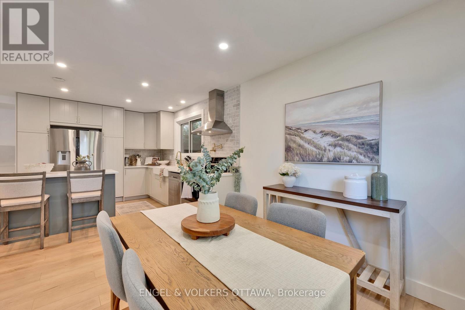 10 Tanglewood Drive, Ottawa, Ontario  K2H 6P3 - Photo 13 - X12443862
