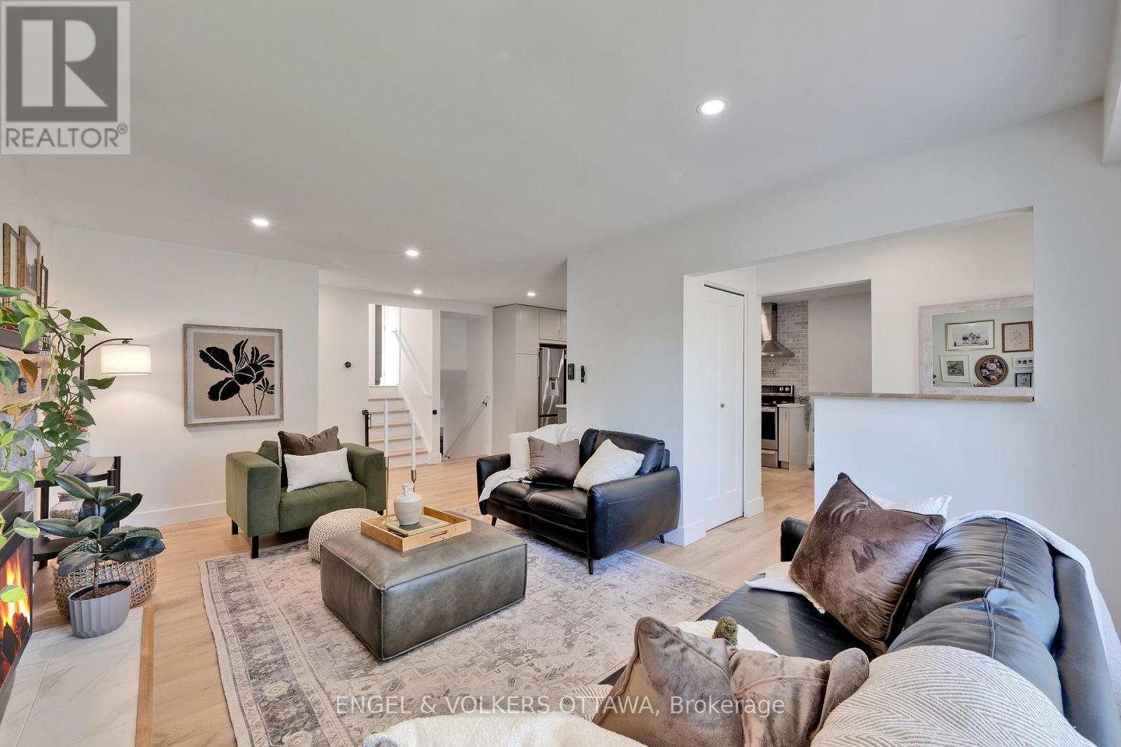 10 Tanglewood Drive, Ottawa, Ontario  K2H 6P3 - Photo 17 - X12443862