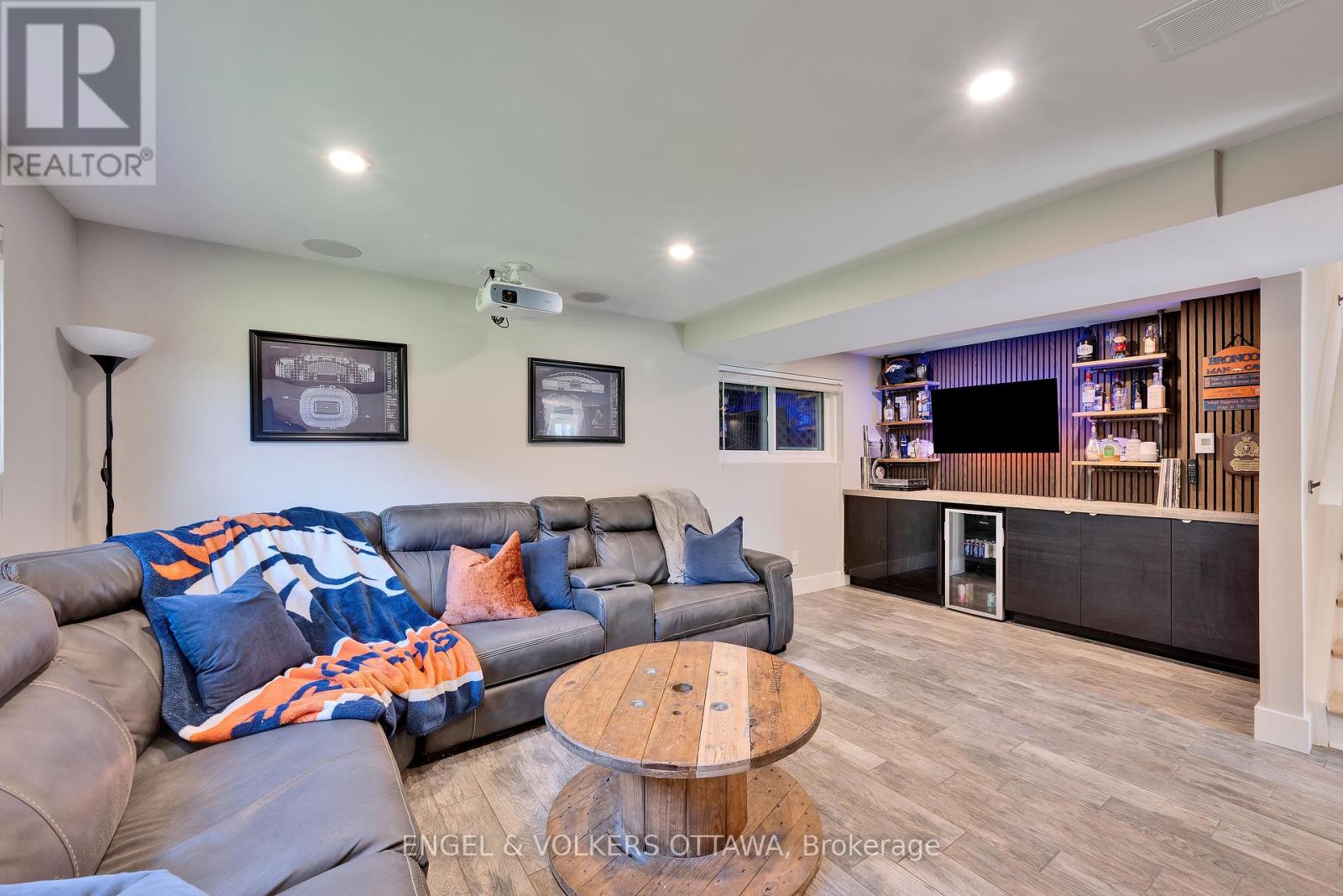 10 Tanglewood Drive, Ottawa, Ontario  K2H 6P3 - Photo 33 - X12443862