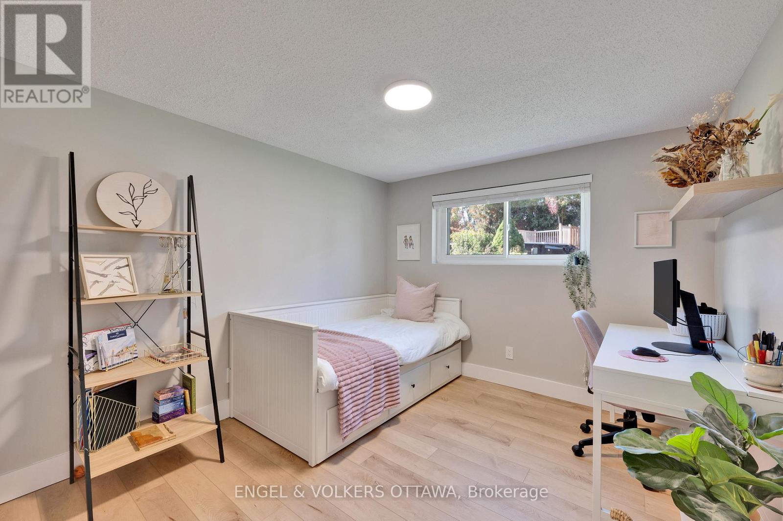 10 Tanglewood Drive, Ottawa, Ontario  K2H 6P3 - Photo 35 - X12443862