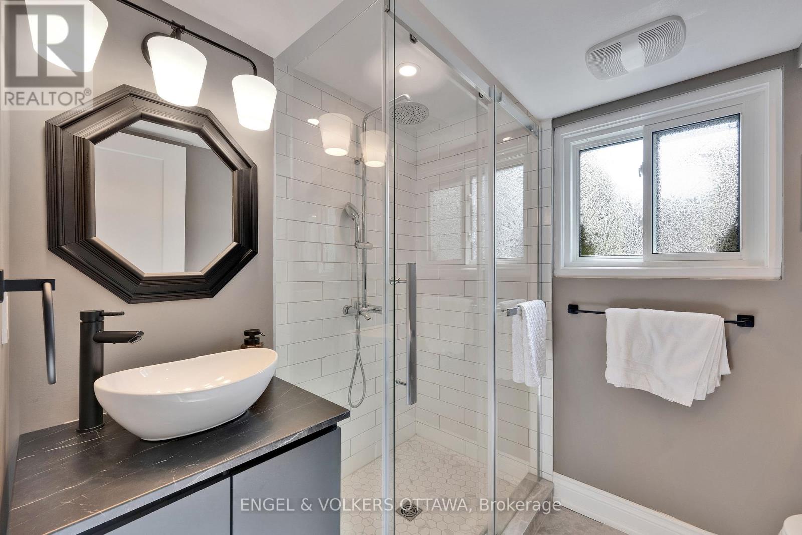 10 Tanglewood Drive, Ottawa, Ontario  K2H 6P3 - Photo 36 - X12443862