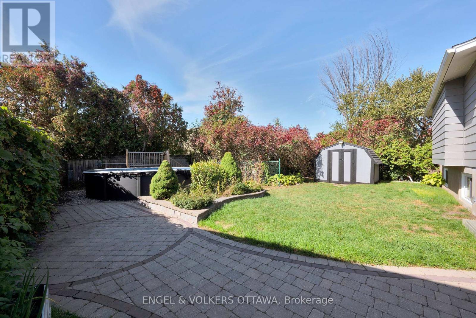 10 Tanglewood Drive, Ottawa, Ontario  K2H 6P3 - Photo 44 - X12443862