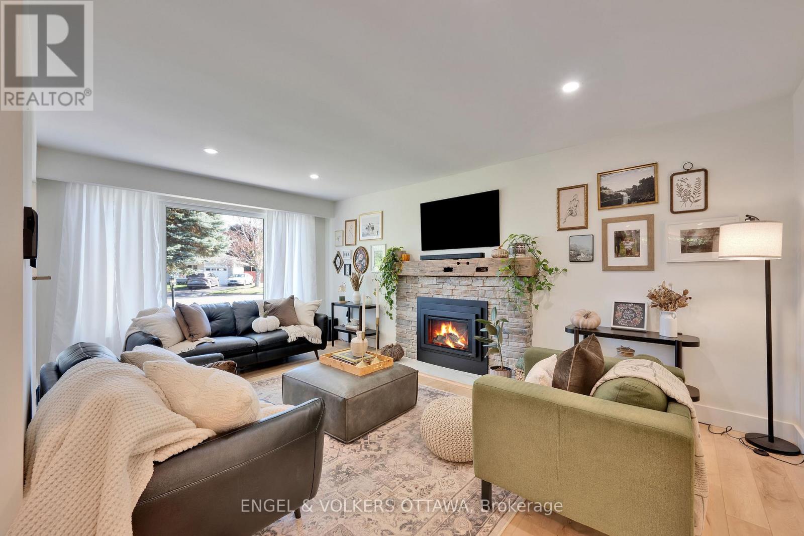 10 Tanglewood Drive, Ottawa, Ontario  K2H 6P3 - Photo 6 - X12443862