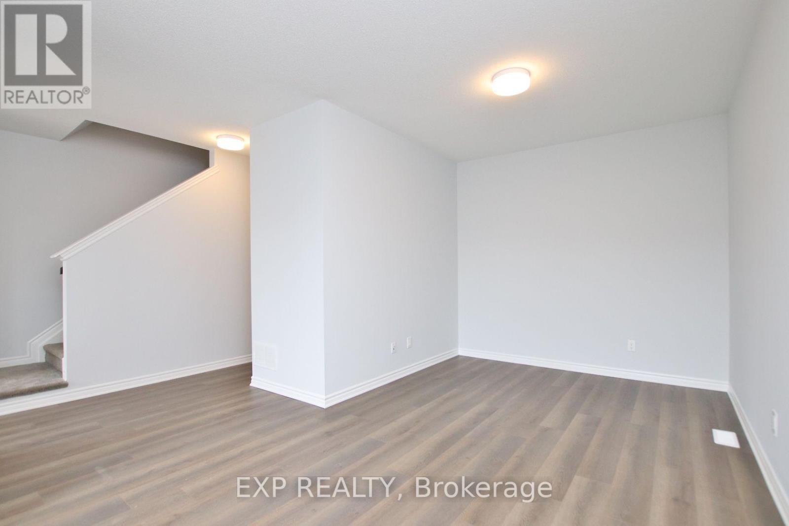 39 Lentago Avenue, Ottawa, Ontario  K2J 7A2 - Photo 11 - X12443878