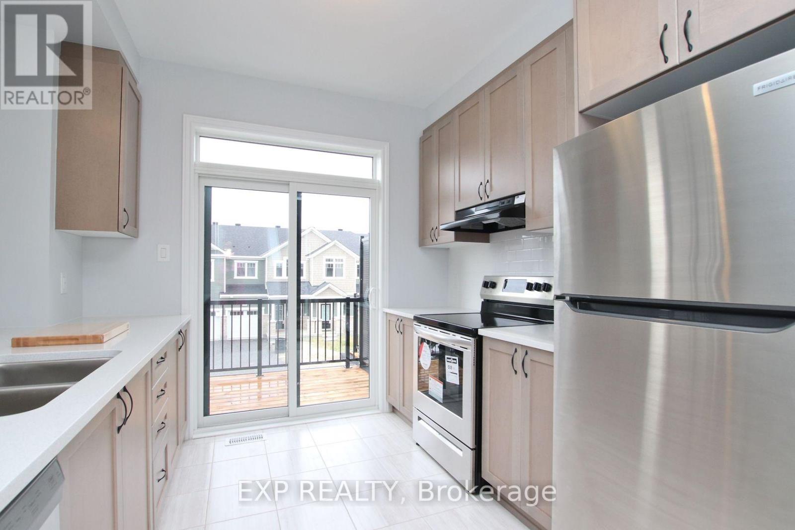 39 Lentago Avenue, Ottawa, Ontario  K2J 7A2 - Photo 3 - X12443878