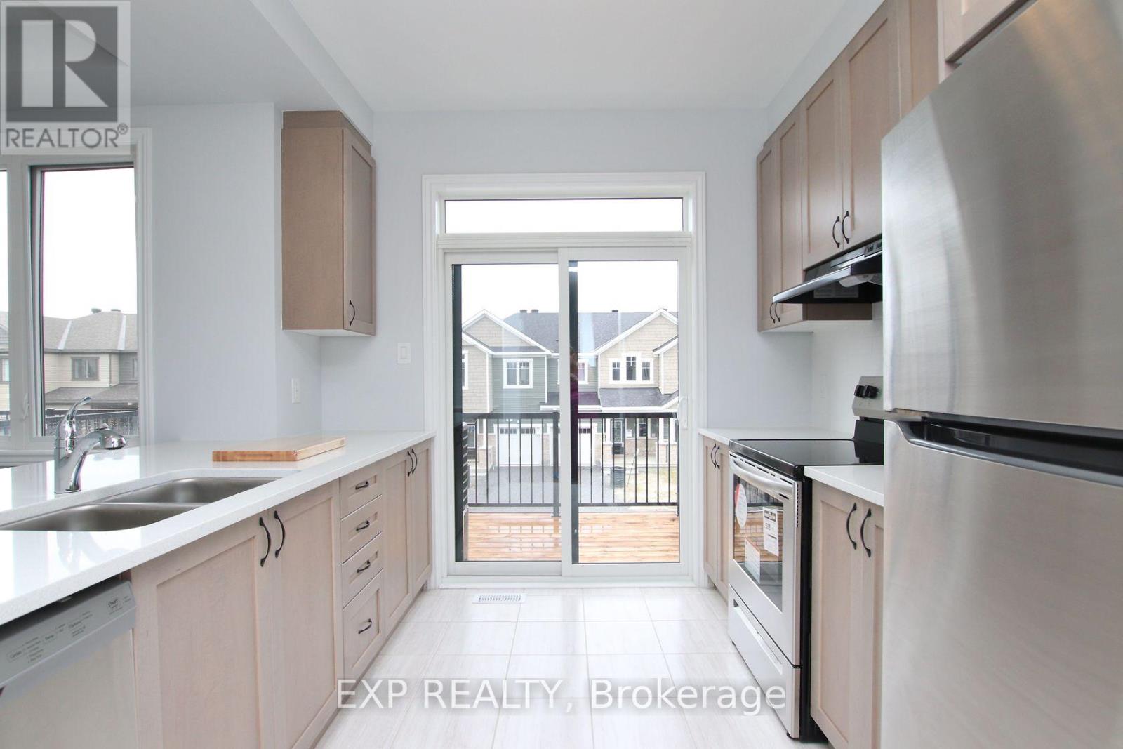 39 Lentago Avenue, Ottawa, Ontario  K2J 7A2 - Photo 4 - X12443878