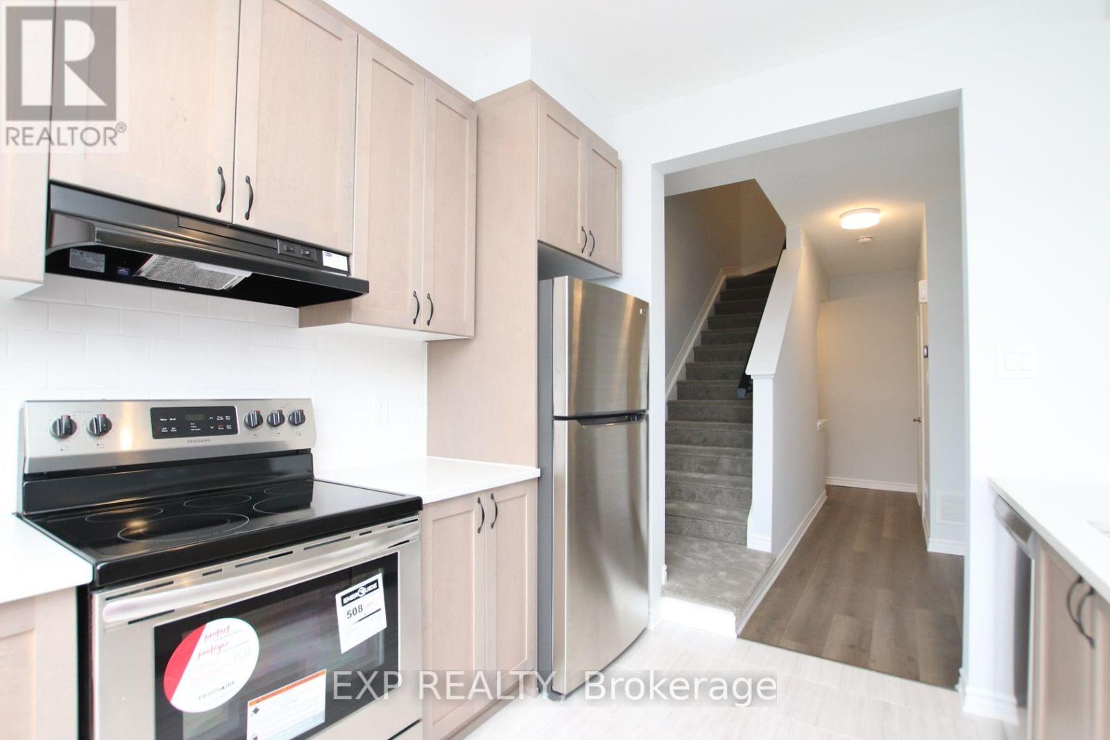 39 Lentago Avenue, Ottawa, Ontario  K2J 7A2 - Photo 6 - X12443878