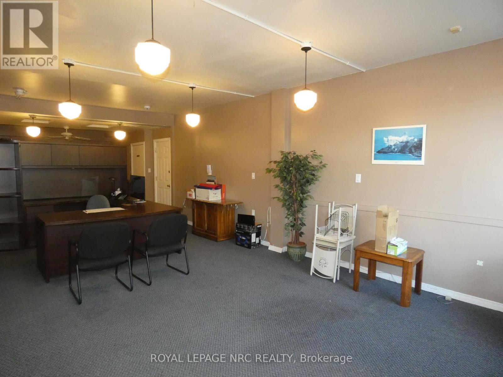 8192 Cummington Square W, Niagara Falls (Chippawa), Ontario  L2G 6V9 - Photo 2 - X12443764