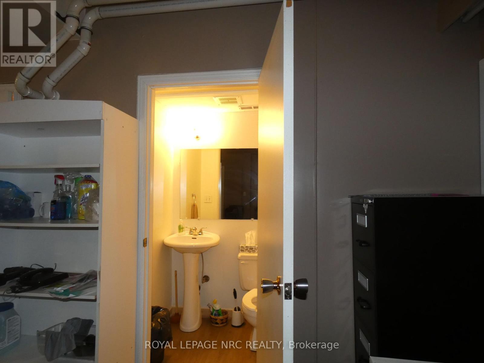 8192 Cummington Square W, Niagara Falls (Chippawa), Ontario  L2G 6V9 - Photo 4 - X12443764