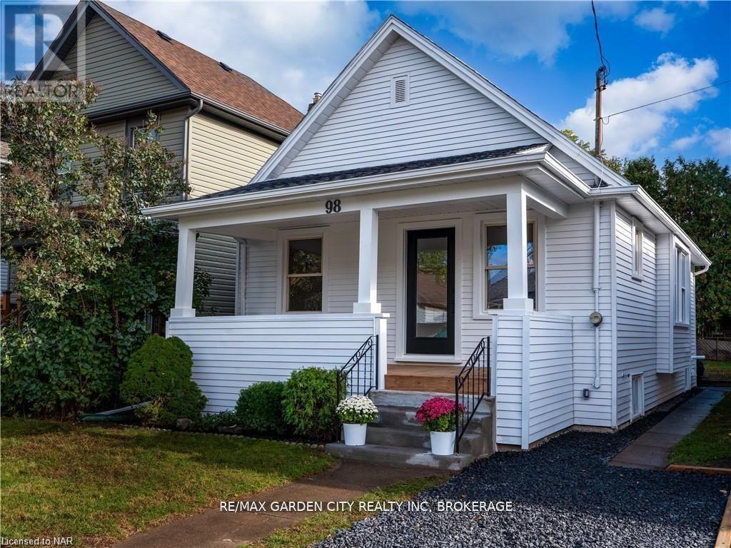 98 Pleasant Avenue, St. Catharines (Downtown), Ontario  L2R 1Y1 - Photo 2 - X12443801