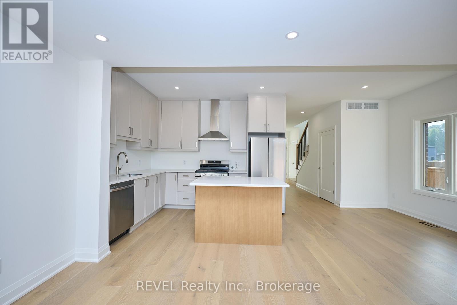 7429 Matteo Drive, Niagara Falls (Brown), Ontario  L2H 3T3 - Photo 10 - X12443876