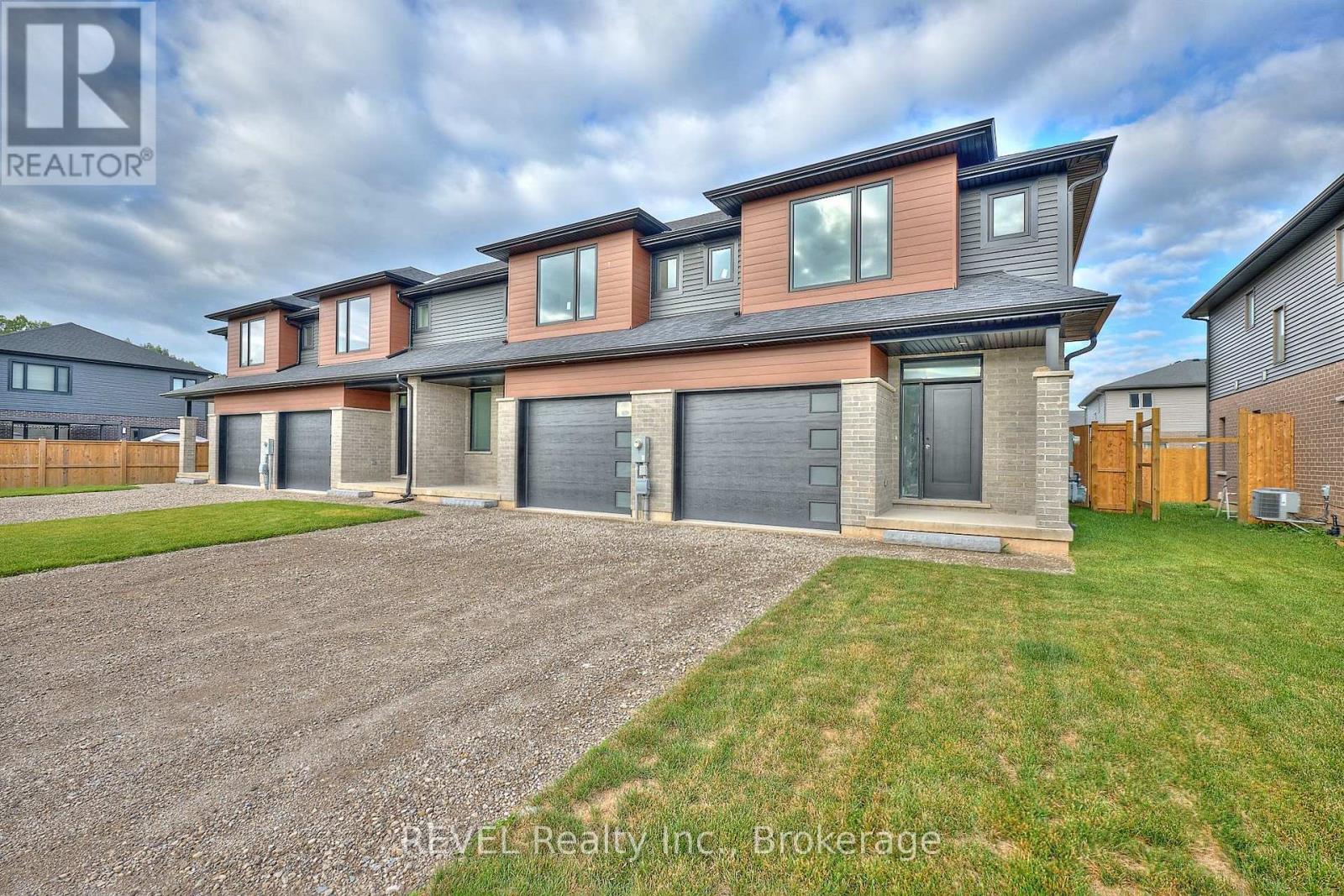 7429 Matteo Drive, Niagara Falls (Brown), Ontario  L2H 3T3 - Photo 2 - X12443876